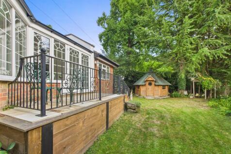 CAM02909G0-PR0466-STILL005