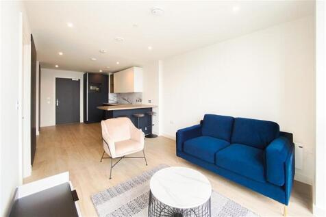Available July | One Double Bedroom / One Bathroom | 9th Floor | Residents Concierge, Gym and Work Lobbies | Minutes from City Center | Zero-Deposit Available |