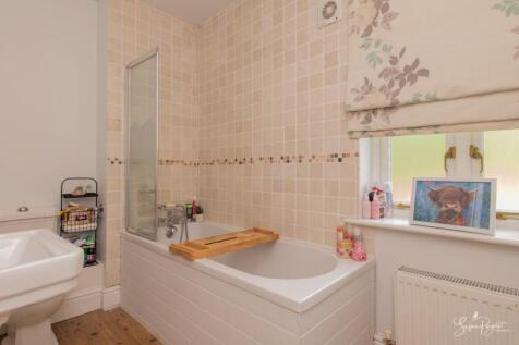 En-Suite Bathroom