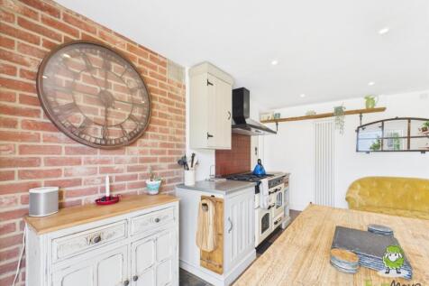 EweMove Basingstoke Estate Agents 17 Vyne Road