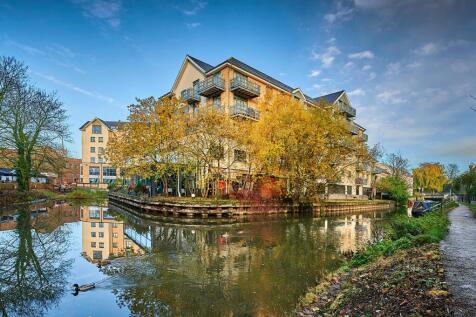 Communal Gardens/River views