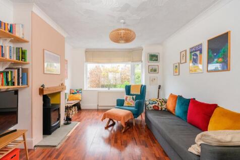 2E8RBD - Living Room D.jpg