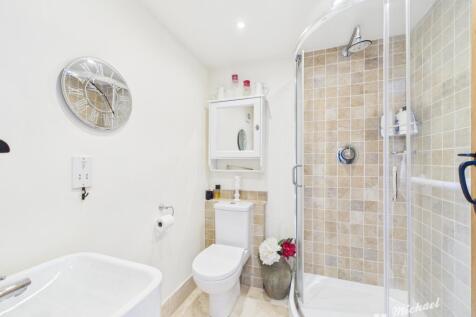 CAM02773G0-PR0357-STILL015