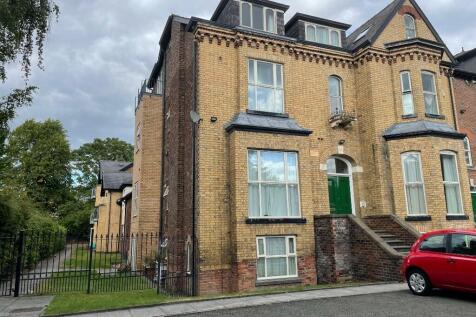 Spacious well presented one bed first floor apartment in converted property. Includes car park, fitted wardrobes . With good sized lounge, kitchen inc. integrated oven, hob, extractor, fridge/freezer,