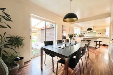 Dining room through to breakfast kitchen