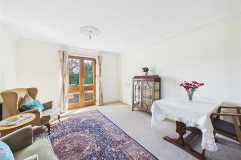 Living room 4.jpg