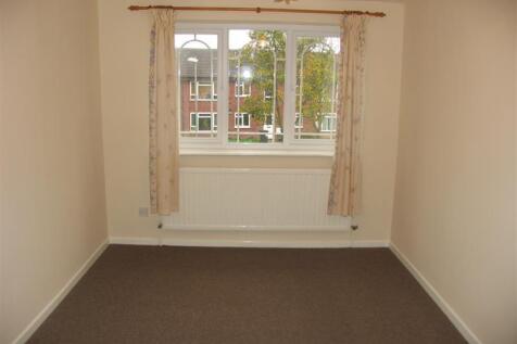 31 Haddon Way Bed 1.jpg