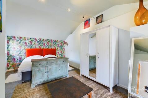 CAM01995G0-PR0051-STILL015