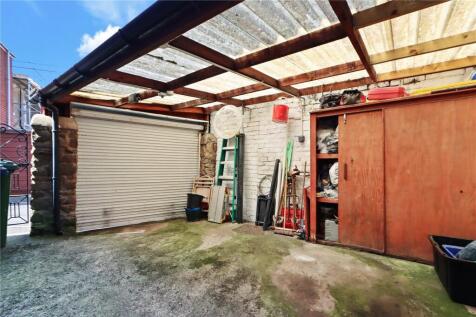 Rear Yard/Car Port