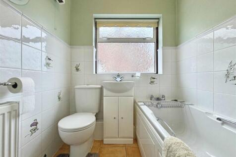 Bathroom b.jpg