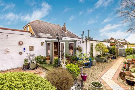 250 Havant Road, Hayling Island-Small-PorticoMarke