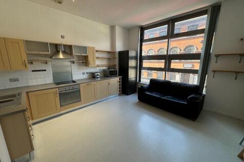A superb, large one bedroom apartment in heart of Birmingham's cool urban village - the Jewellery Quarter. This loft style property comes furnished with parking.