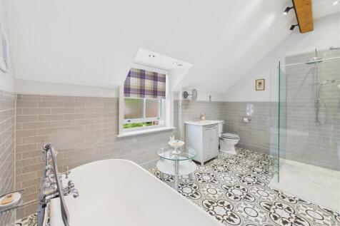 En-Suite Bath/Shower Room