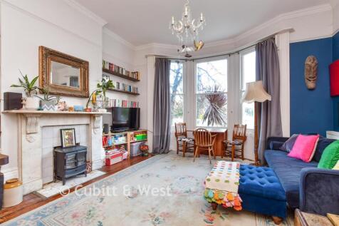 Lounge/ Kitchen