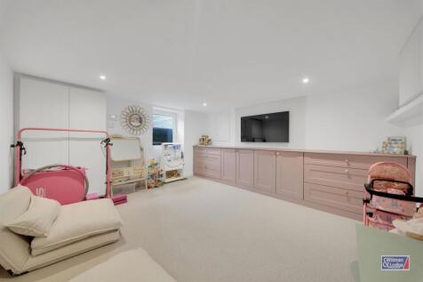 6 Bed, End Terrace, Silsden