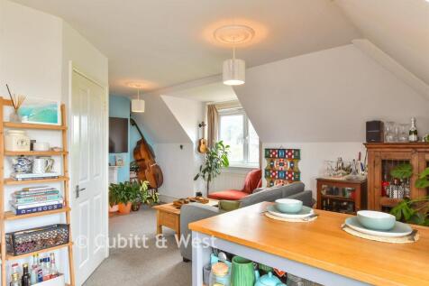 Lounge/ Kitchen