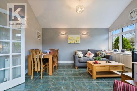 Elmcroft Drive, Chessington - KT9 1DY