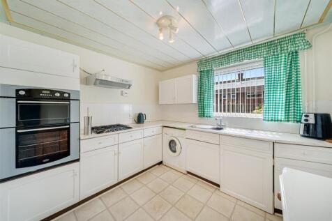 11 HURST PARK CLOSE-28.jpg