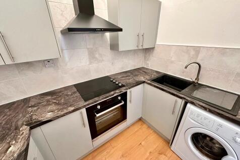 2-bed Flat High Street