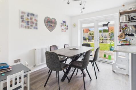 CAM02519G0-PR0284-STILL011