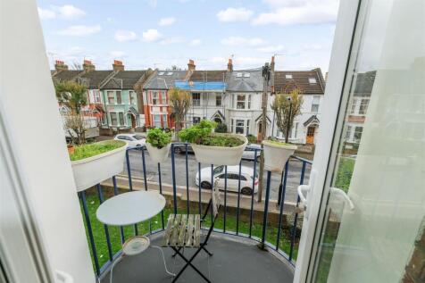 flat 11 livingstone court (9).jpg