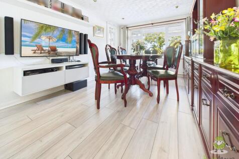 CAM01543G0-PR0159-STILL034