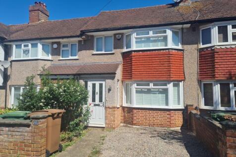Offered to the market is this delightful and immaculately presented two double bedroom house. The property is situated on a tree-lined residential location within a short stroll to "Dorchester School"