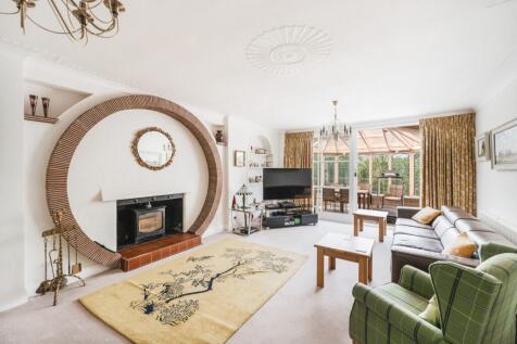 4 bed, 2 bath Detached in Bristol - Photo 4