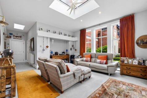 Living Room (2)