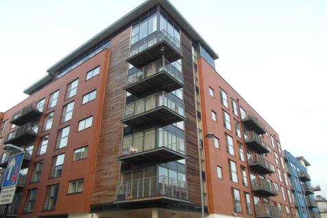 A modern studio apartment within Sinope Apartments, located on the cusp of Brindley Place. The property boasts spacious accommodation internally, suitable for a single professional. Available Septembe