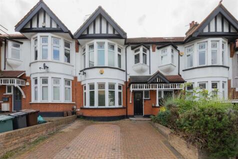 Hale End Road, IG8