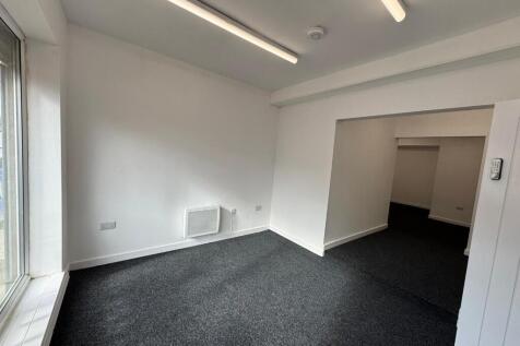 Retail Property (high street) to rent in redcar