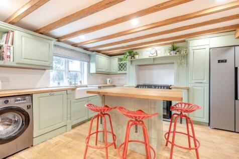 Kitchen/Breakfast Bar