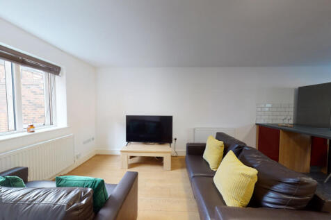4 Bedroom House in L15 0EE