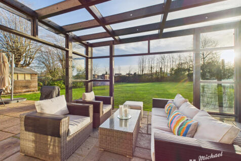 CAM03218G0-PR0847-STILL016