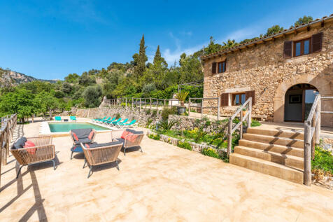 Finca and enchanting pool terrace