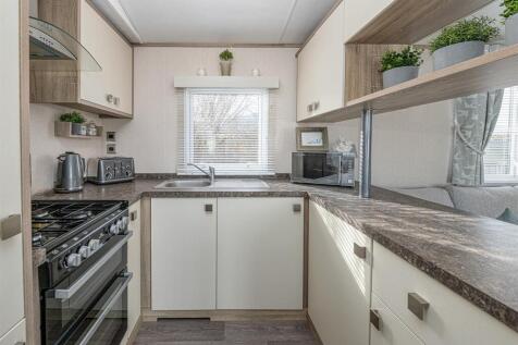 Y4-ABERAFON-PARK-KITCHEN-02.jpg