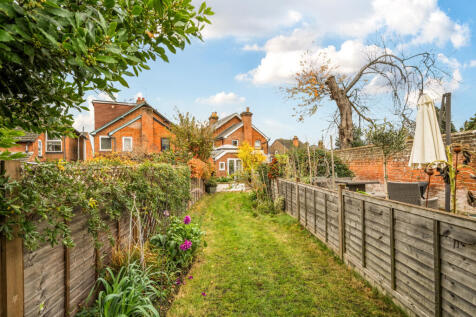 1376303-4-690b305...