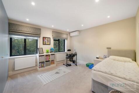6 bed, 4 bath Detached in edinburgh - Photo 7