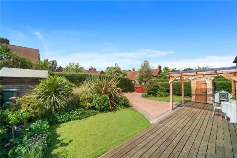 Garden / Driveway