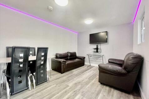 6 Bedroom House in PL4 6BB
