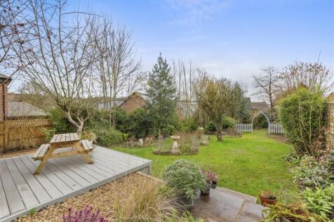 69 Chapel Lane, HP12 4BS-10.jpg