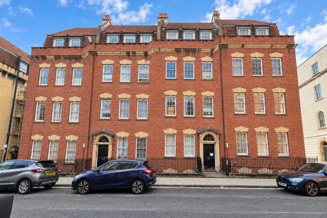 2 Bedroom Flat in BS2 8RJ