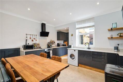 Kitchen/ Dining