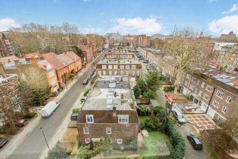 2 bed, 2 bath Apartment in London - Photo 8