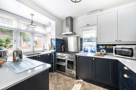 1305343-13-684323...