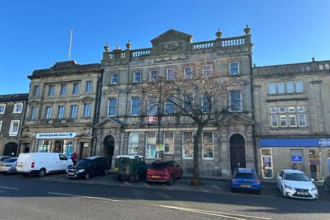 Retail Property (high street) to rent in skipton