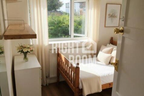 room-2-7-fountains-close-bn1-7br-1064513