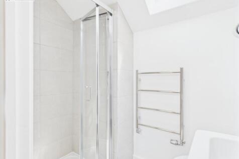 Bedroom 4 en-suite.jpg