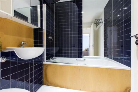 1 bed, 1 bath Apartment in London - Photo 9